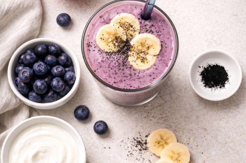 God Smoothie med Äpple, Banan och Blåbär