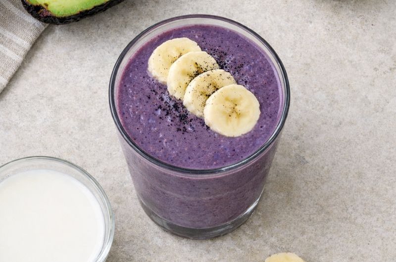 God Smoothie med Avokado, Blåbär och Mandelmjölk