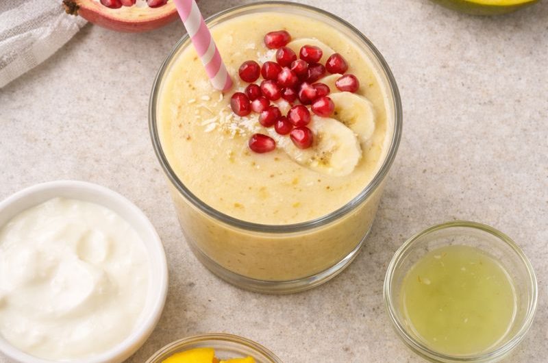 God Smoothie med Granatäpple, Mango och Banan
