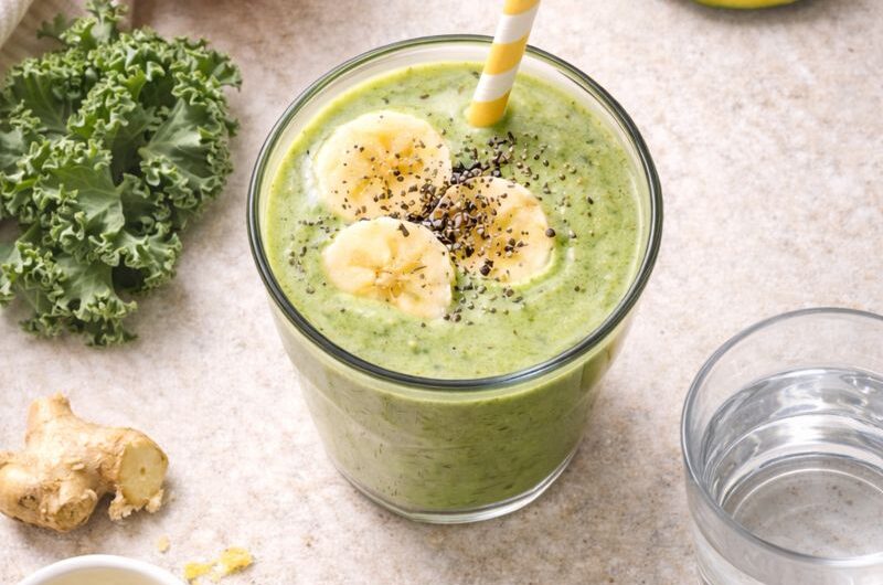 Grön Smoothie med Grönkål, Apelsin och Mango