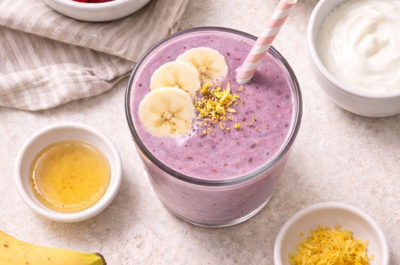 Antioxidativ Smoothie med Hallon, Yoghurt och Blåbär