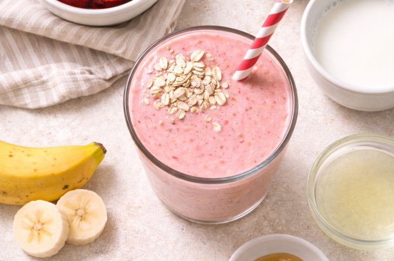 God Smoothie med Jordgubbar, Havregryn och Mjölk