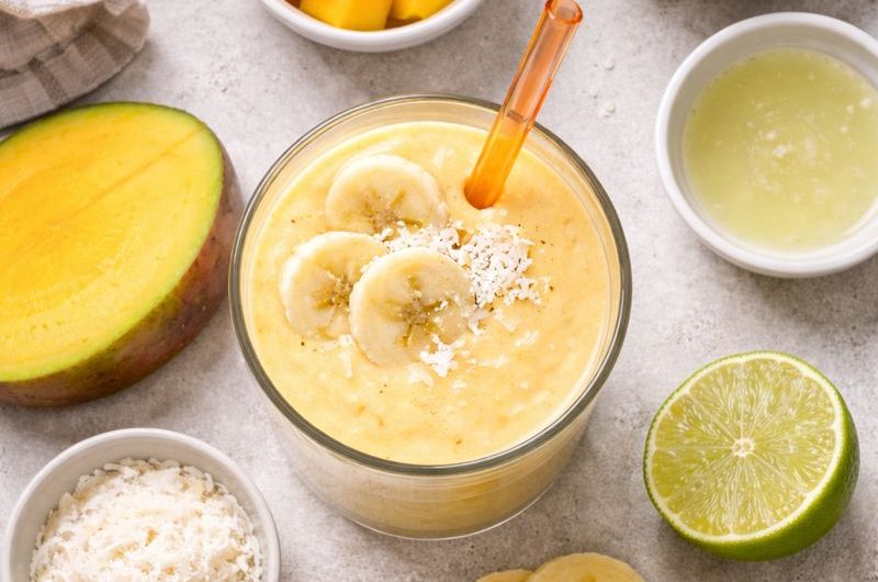 Tropisk Smoothie med Kokos, Mango och Ananas