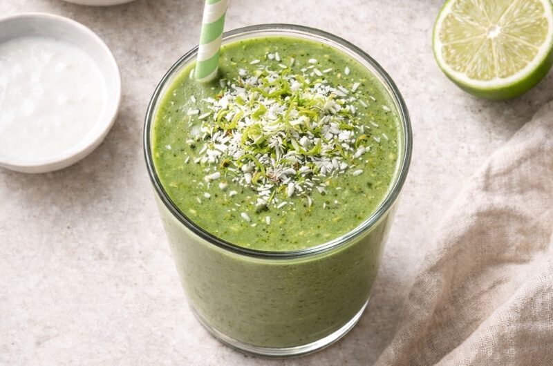 Grön Smoothie med Kokosmjölk, Avokado och Spenat