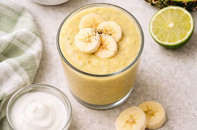 Tropisk Smoothie med Kokosmjölk, Mango och Ananas