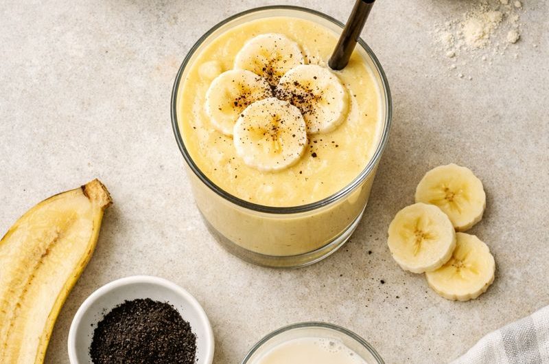Smoothie med Mango, Banan och Proteinpulver
