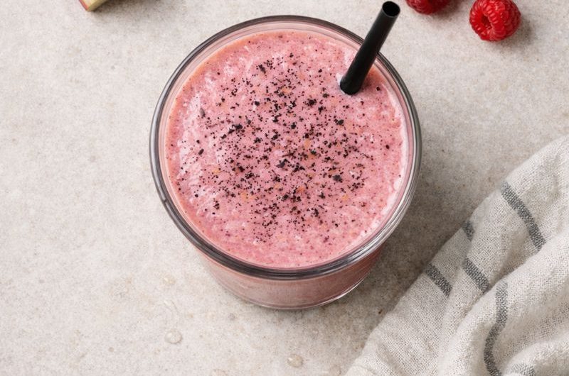 Kalorisnål Smoothie med Rabarber, Hallon och Yoghurt