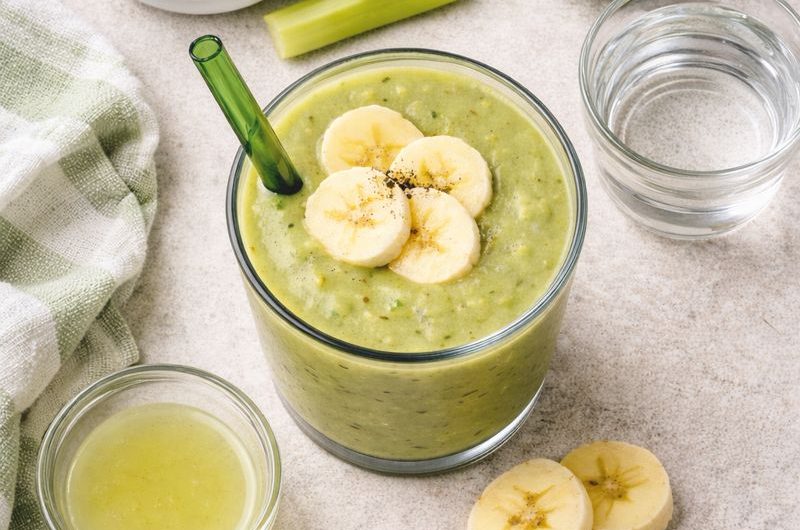 Kalorisnål Smoothie med Selleri, Mango och Banan