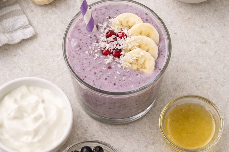 Antioxidativ Smoothie med Svarta vinbär, Banan och Blåbär