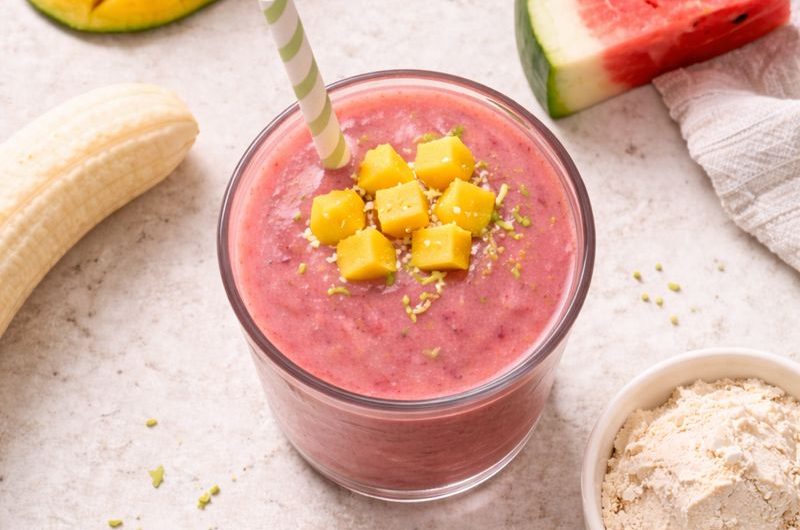 Kalorisnål Smoothie med Vattenmelon, Mango och Proteinpulver