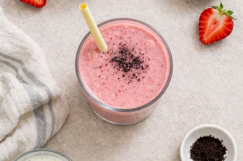 God Smoothie med Ägg, Havregryn och Jordgubbar