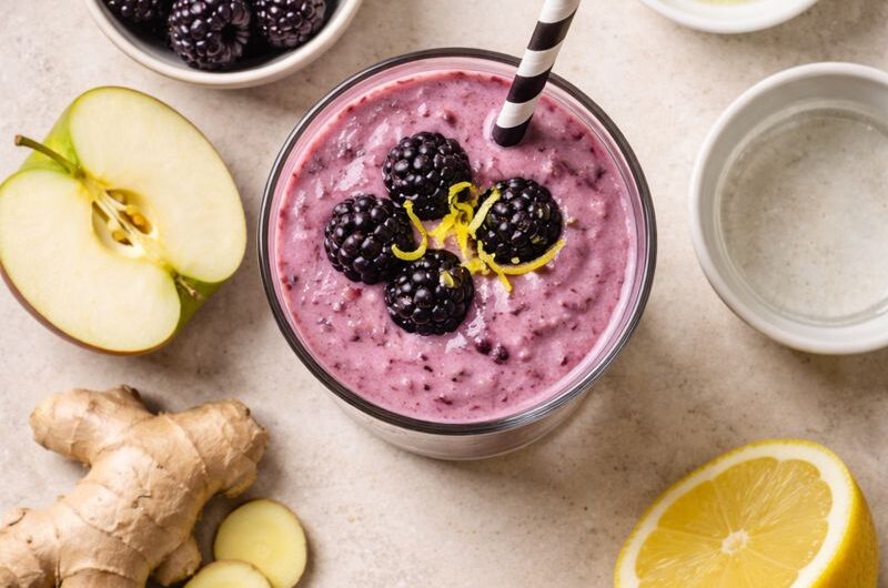 Detox-Smoothie med Björnbär, Äpple och Ingefära