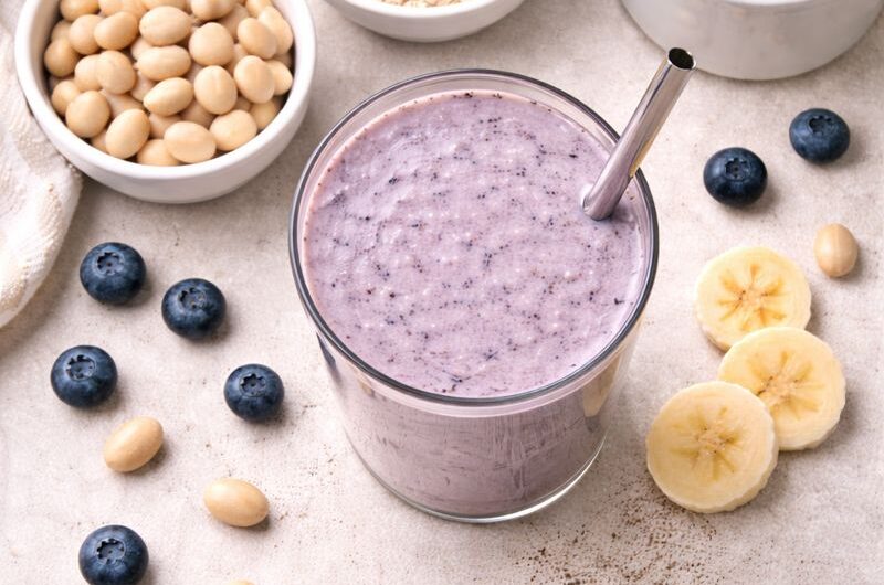 Kalorisnål Smoothie med Bönor, Blåbär och Mandelmjölk