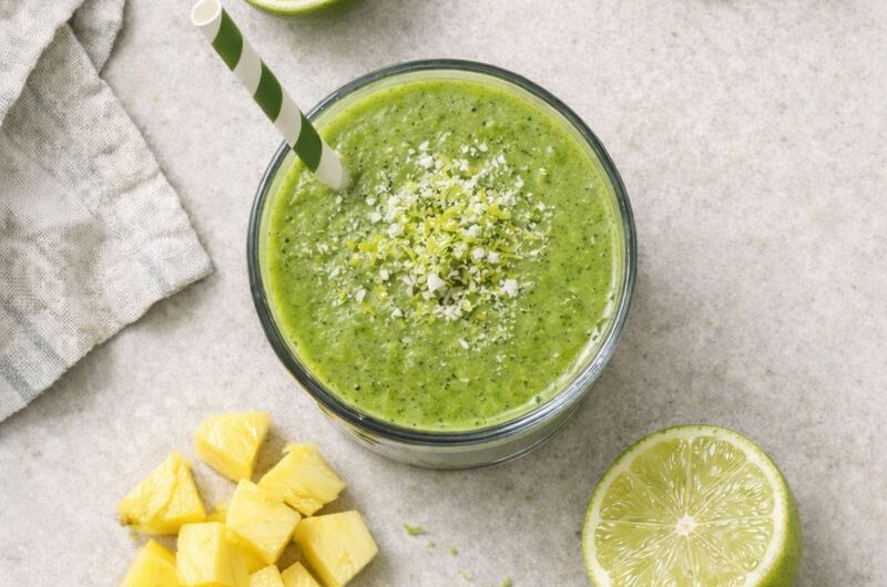 Lunch-Smoothie med Broccoli, Ananas och Kokosmjölk