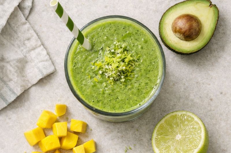 Antiinflamatorisk Smoothie med Broccoli, Avokado och Mango