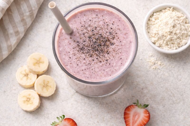 God Smoothie med Havremjölk, Jordgubbar och Proteinpulver