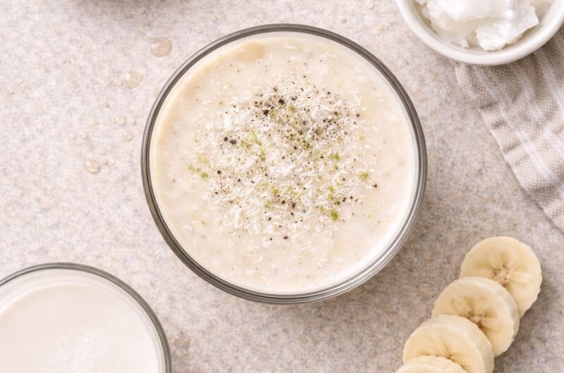 Mättande Smoothie med Kokos, Kokosolja och Banan