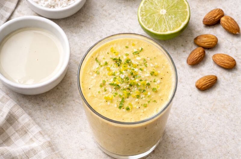 God Smoothie med Kokos, Mango och Proteinpulver