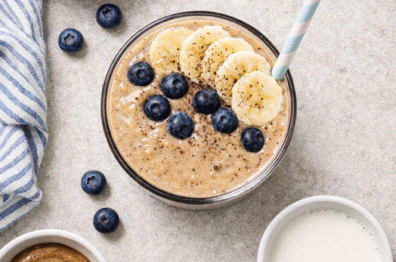 God Smoothie med Mandelsmör, Blåbär och Mandelmjölk