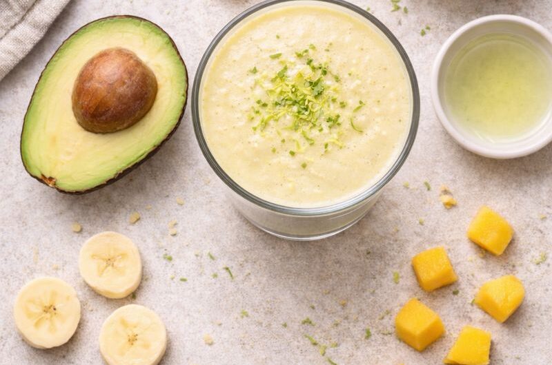 Kaloririk Smoothie med Mango, Avokado och Kokosmjölk