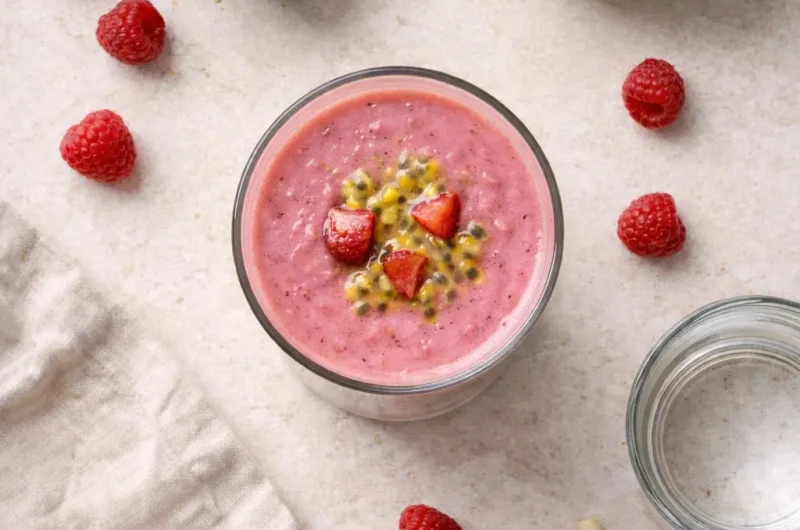 Enkel Smoothie med Passionsfrukt, Hallon och Proteinpulver