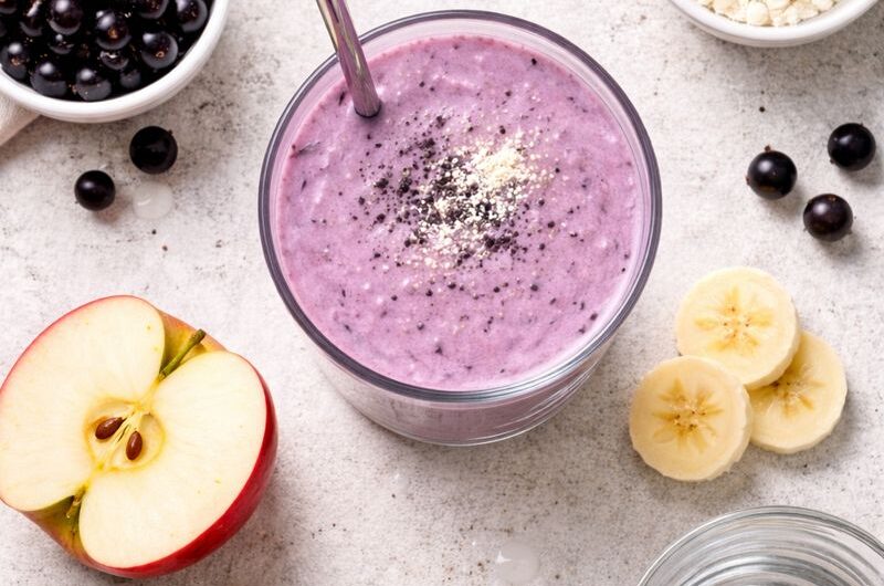 Kalorisnål Smoothie med Svarta vinbär, Äpple och Proteinpulver