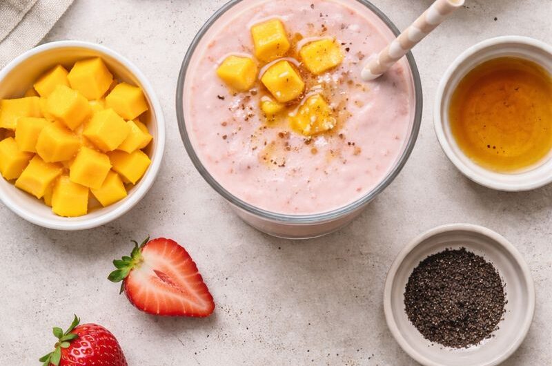 God Smoothie med Yoghurt, Jordgubbar och Mango