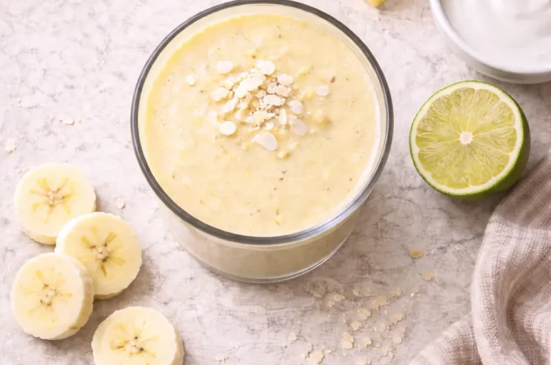 Mättande Smoothie med Ananas, Kokosmjölk och Banan