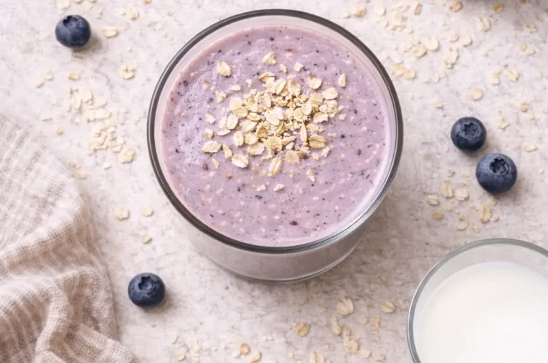 Enkel Smoothie med Blåbär, Havregryn och Mjölk